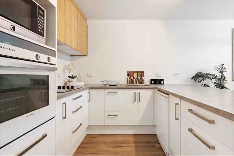 Photo of property in 39/37 Hallenstein Street, Queenstown, 9300