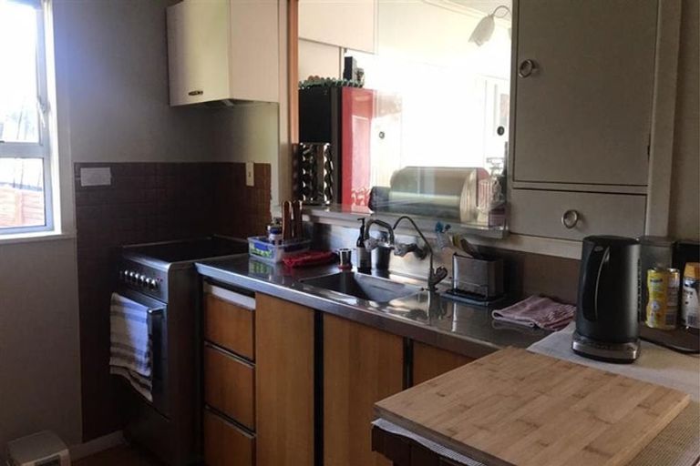 Photo of property in 21 Montana Avenue, Murrays Bay, Auckland, 0630