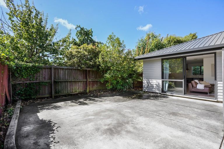 Photo of property in 3/221 Edgeware Road, Edgeware, Christchurch, 8013