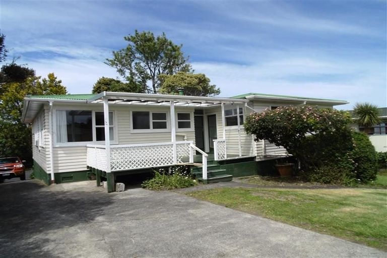 Photo of property in 9 Valkyria Place, Beach Haven, Auckland, 0626