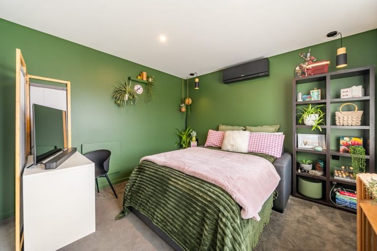 Photo of property in 32 King Charles Drive, Kingsley Heights, Upper Hutt, 5018