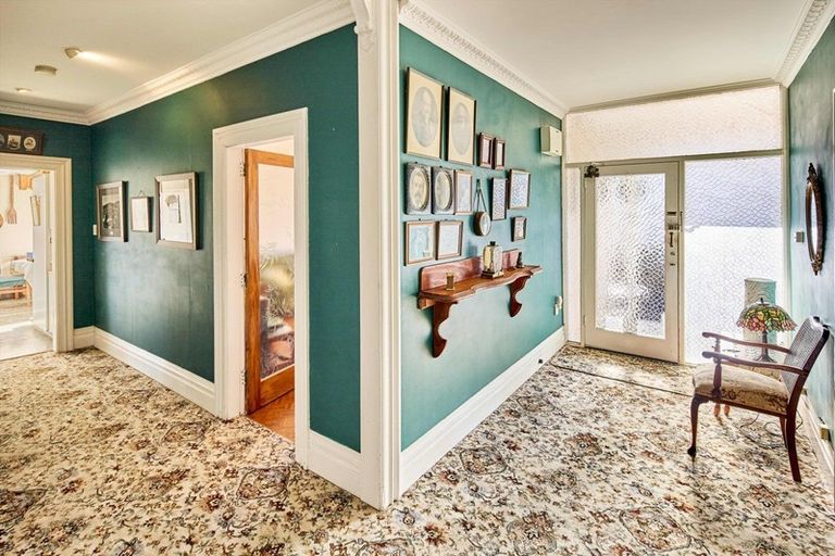 Photo of property in 30 Harbour View Road, Northland, Wellington, 6012