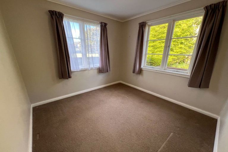 Photo of property in 16 Stirling Crescent, Hokowhitu, Palmerston North, 4410