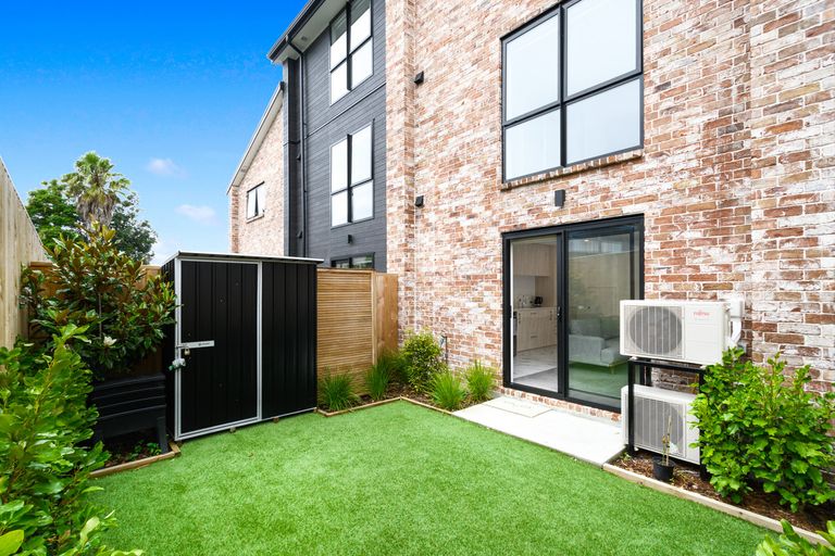 Photo of property in 10/57 Taikata Road, Te Atatu Peninsula, Auckland, 0610