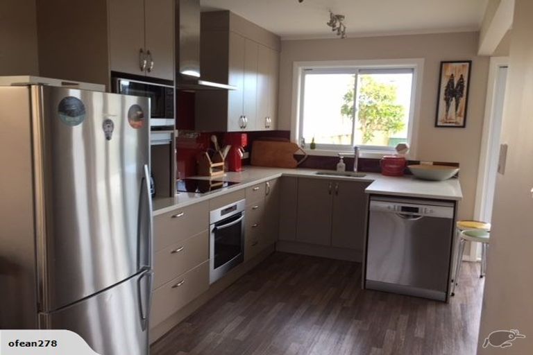 Photo of property in 26 Lyndfield Lane, Newlands, Wellington, 6037