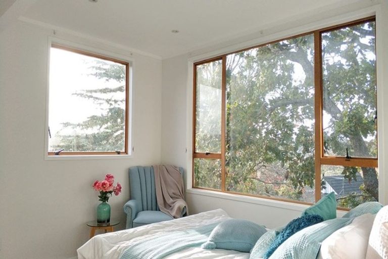 Photo of property in 4 Hollyhock Place, Browns Bay, Auckland, 0630