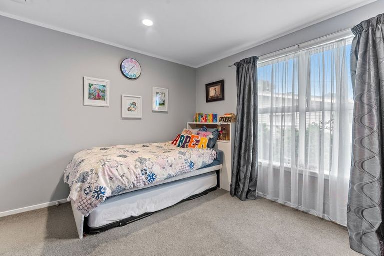 Photo of property in 1/296 Wairau Road, Glenfield, Auckland, 0629