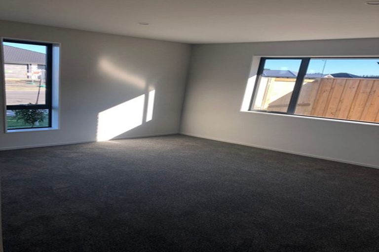 Photo of property in 17 Broadway Parade, Rolleston, 7615
