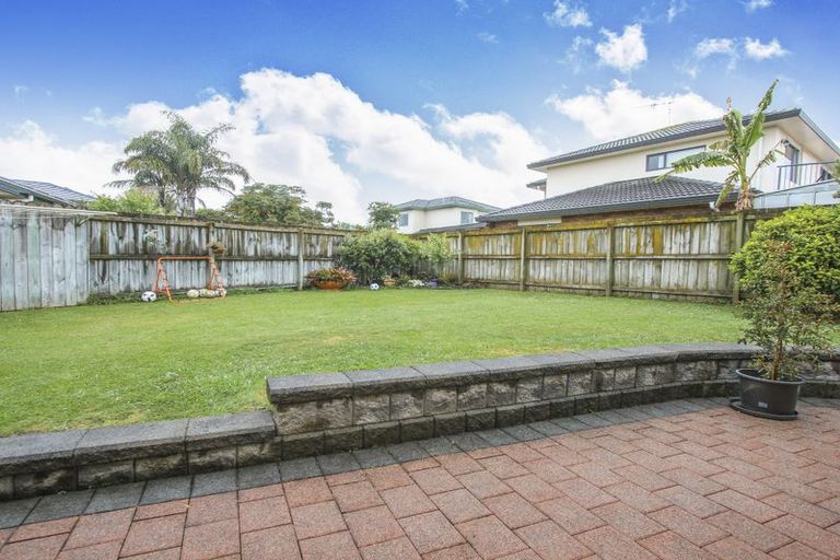 Photo of property in 35 Riverstone Road, Te Atatu Peninsula, Auckland, 0610
