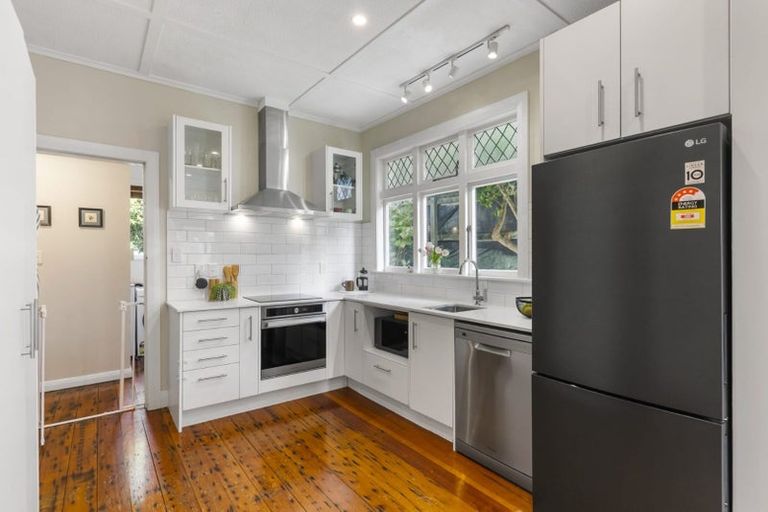 Photo of property in 10 Burma Road, Khandallah, Wellington, 6035