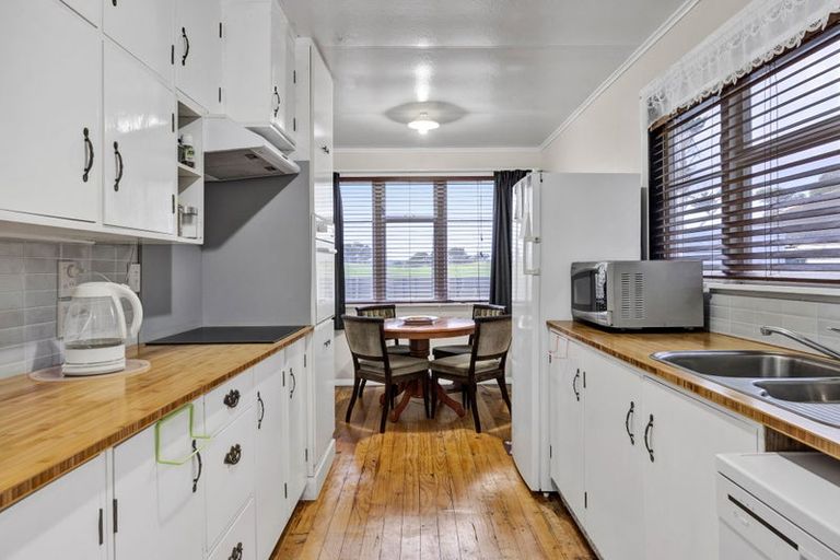 Photo of property in 16 Manchester Street, Patea, 4520