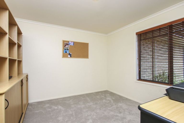 Photo of property in 35 Riverstone Road, Te Atatu Peninsula, Auckland, 0610