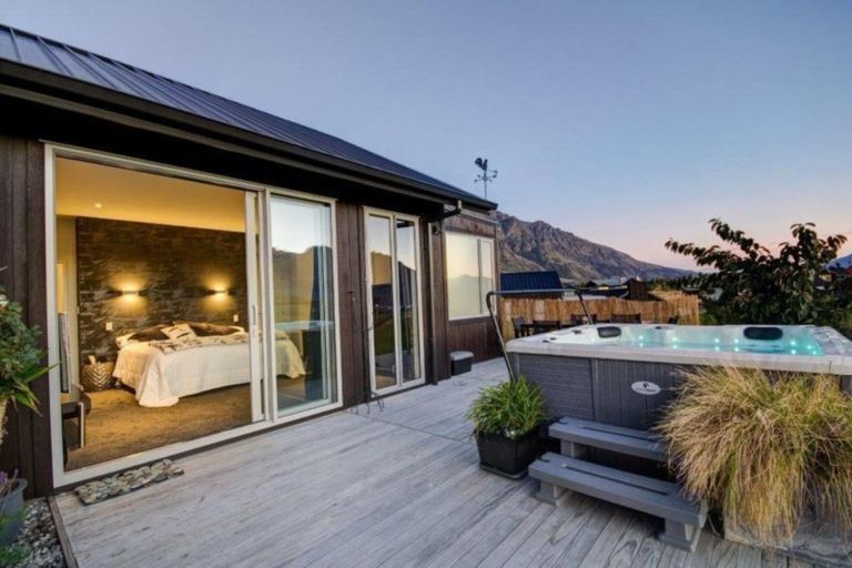 Photo of property in 5 Kintyre Court, Jacks Point, Queenstown, 9371