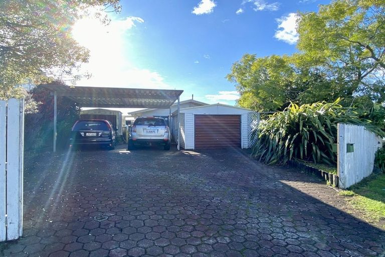 Photo of property in 132 Kingswood Road, Brookfield, Tauranga, 3110