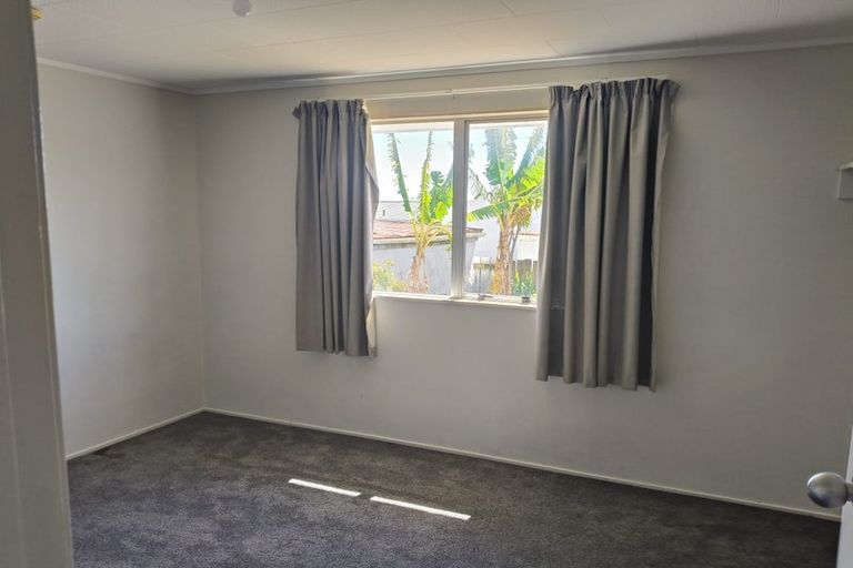 Photo of property in 2/30 Kennington Drive, Clendon Park, Auckland, 2103