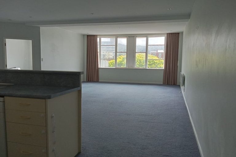 Photo of property in Grandstand Apartments, 37/80 Kent Terrace, Mount Victoria, Wellington, 6011
