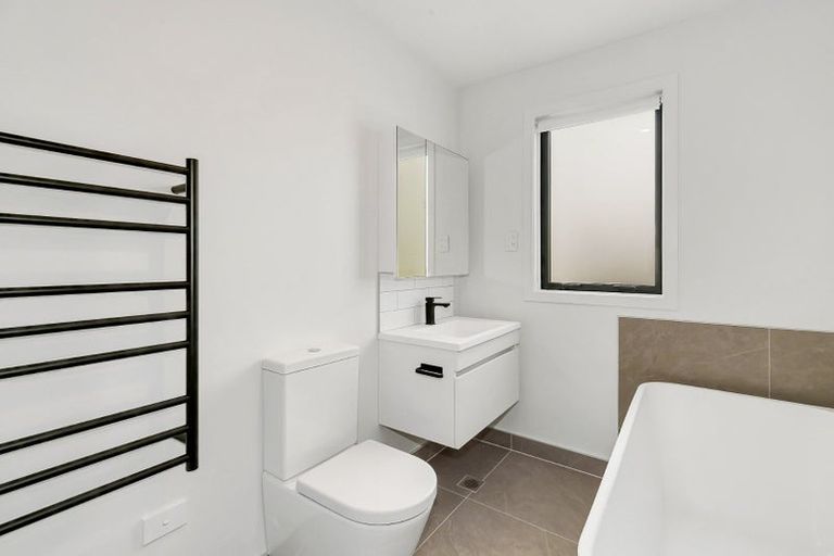Photo of property in 20 Whanui Place, Mangere Bridge, Auckland, 2022