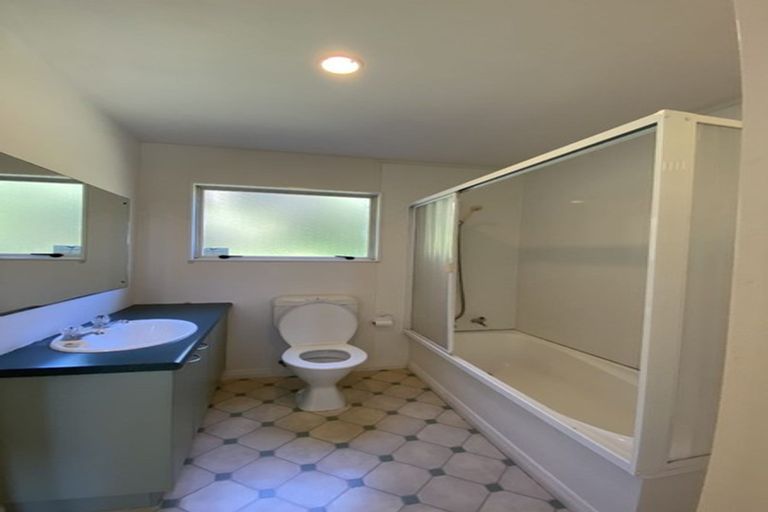 Photo of property in 19 Highbury Bypass, Birkenhead, Auckland, 0626