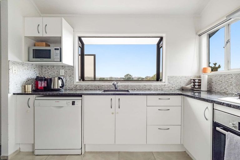 Photo of property in 11 Beaudine Avenue, Glenfield, Auckland, 0629