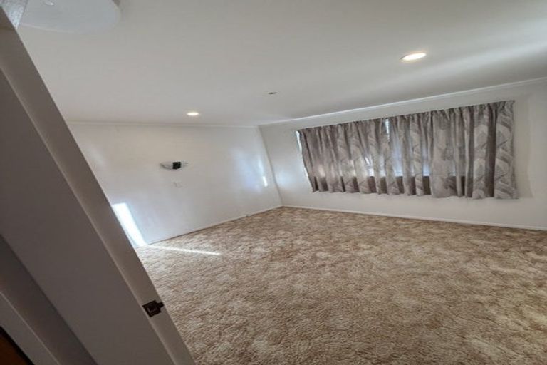 Photo of property in 1/21 Roband Crescent, Brown Owl, Upper Hutt, 5018