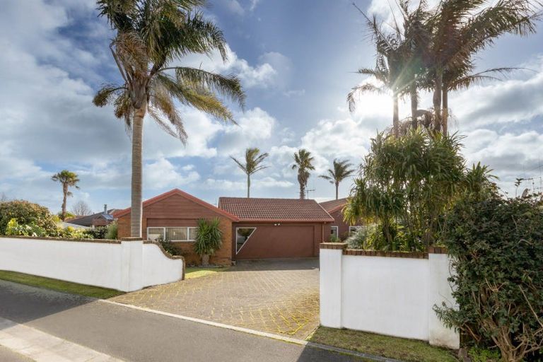 Photo of property in 14 Claridge Place, Mount Maunganui, 3116