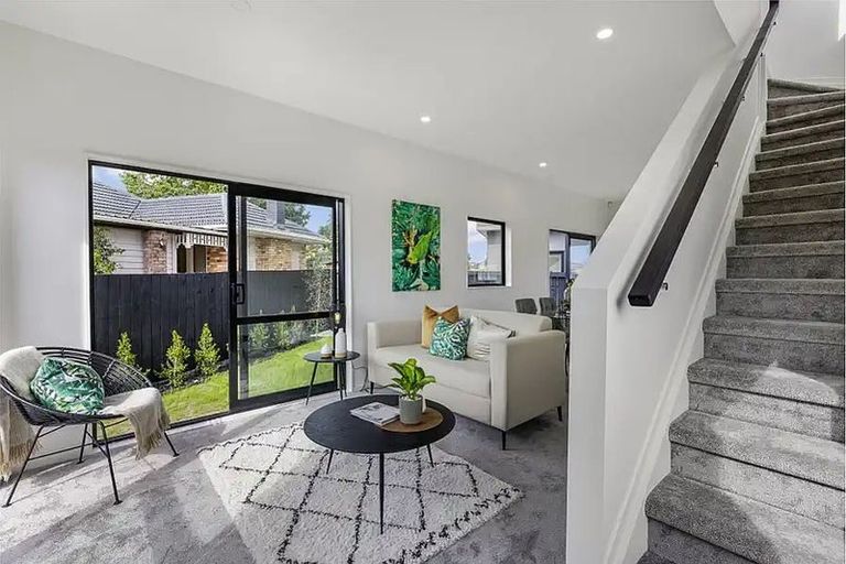 Photo of property in 11e Barrie Avenue, Papatoetoe, Auckland, 2025