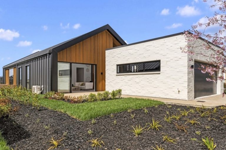 Photo of property in 2/45 Station Road, Takanini, 2112