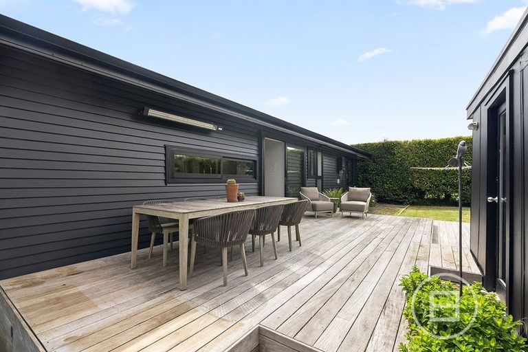 Photo of property in 4 Renata Crescent, Te Atatu Peninsula, Auckland, 0610