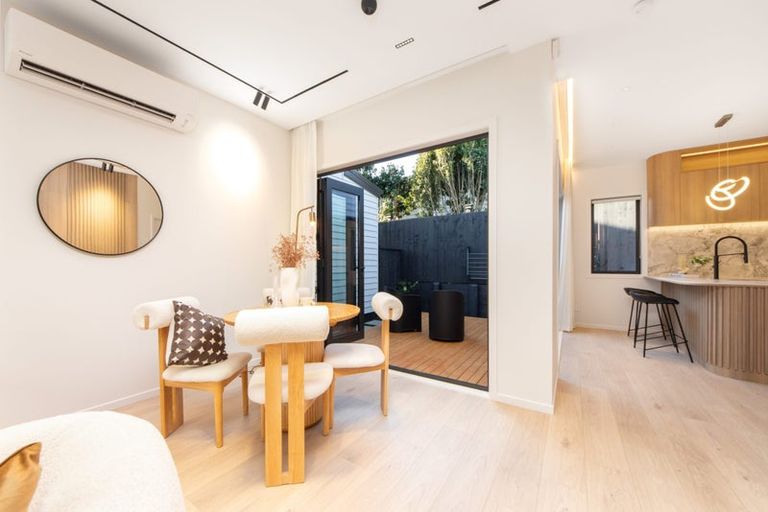 Photo of property in 4c Lyford Crescent, Sunnynook, Auckland, 0620