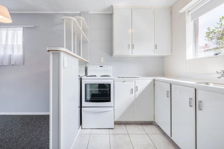 Photo of property in 2/16 Akehurst Avenue, New Lynn, Auckland, 0600