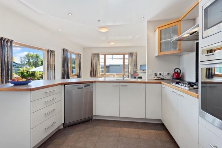 Photo of property in 2 Spring Grove Street, Spreydon, Christchurch, 8024