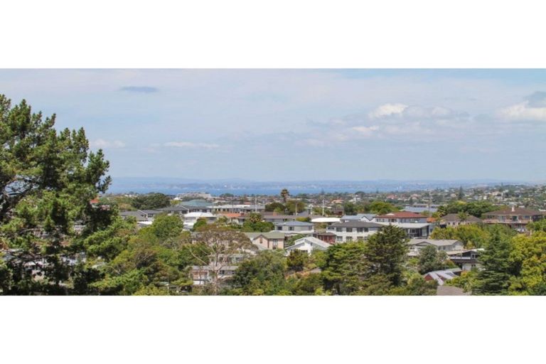 Photo of property in 272 Glamorgan Drive, Northcross, Auckland, 0630