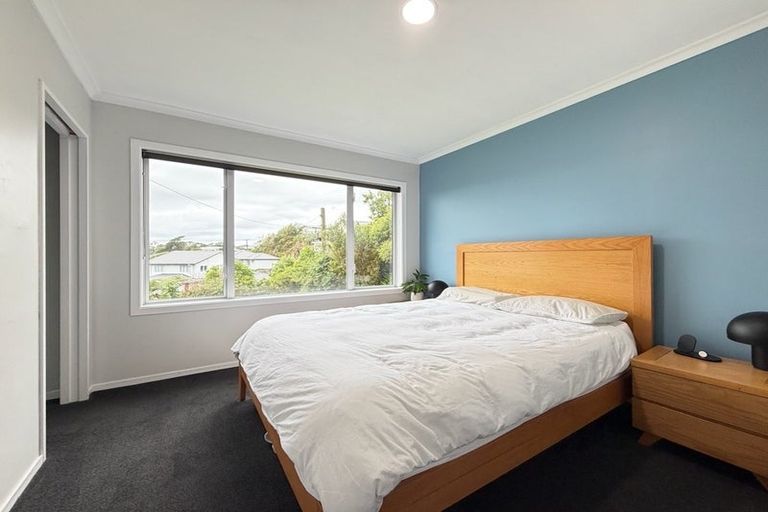 Photo of property in 98 Glanmire Road, Newlands, Wellington, 6037