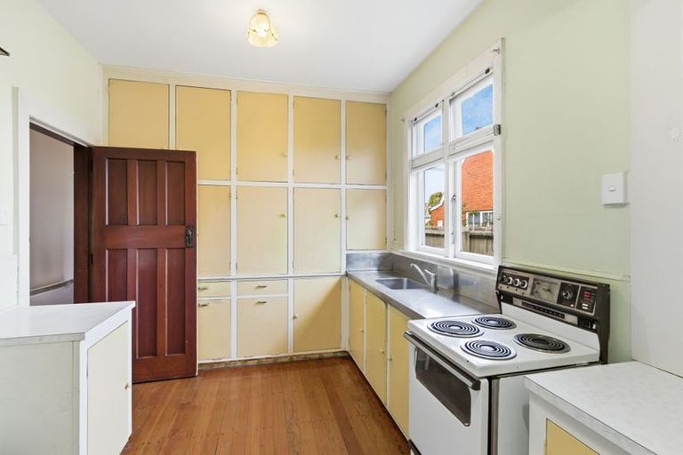 Photo of property in 48 Saint Andrews Square, Strowan, Christchurch, 8052