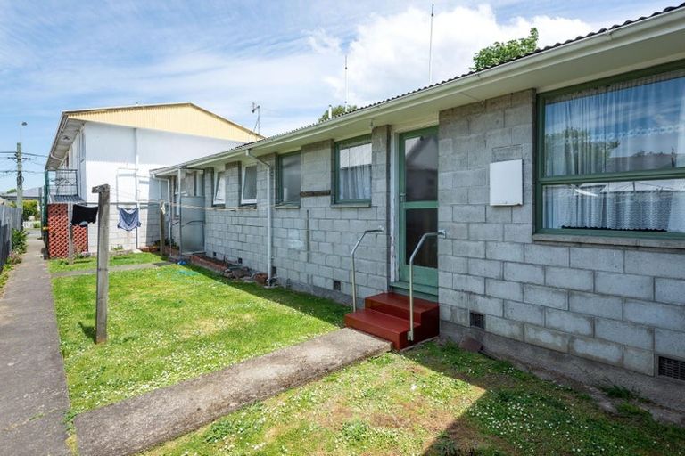 Photo of property in 4/225 Edgeware Road, Edgeware, Christchurch, 8013