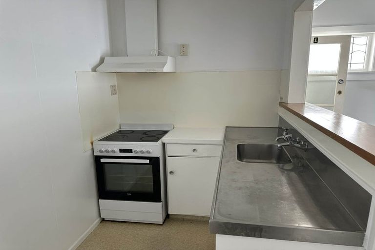 Photo of property in 92 Nairn Street, Mount Cook, Wellington, 6011