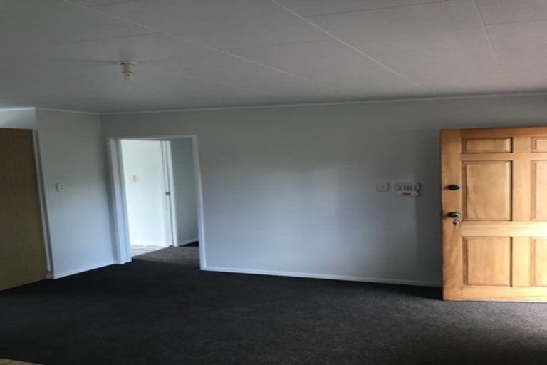 Photo of property in 1 Lowell Place, Massey, Auckland, 0614