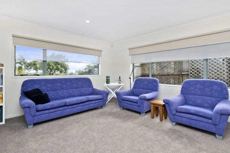 Photo of property in 214 Kilkenny Drive, East Tamaki Heights, Auckland, 2016