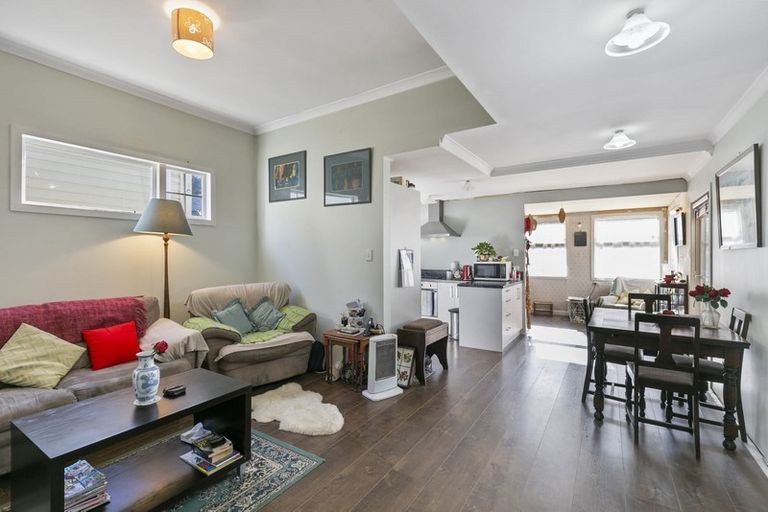 Photo of property in 14 Rua Street, Lyall Bay, Wellington, 6022