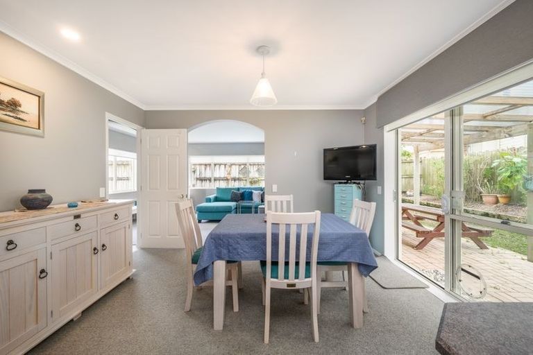 Photo of property in 86 Bob Charles Drive, Golflands, Auckland, 2013