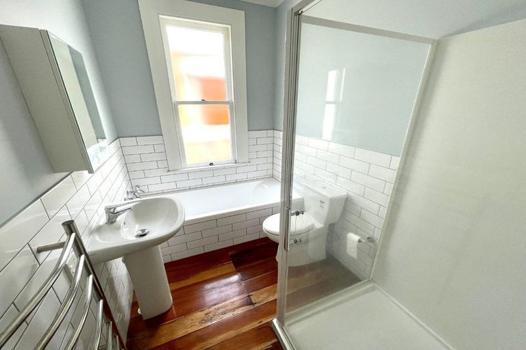 Photo of property in 172a Queens Drive, Lyall Bay, Wellington, 6022