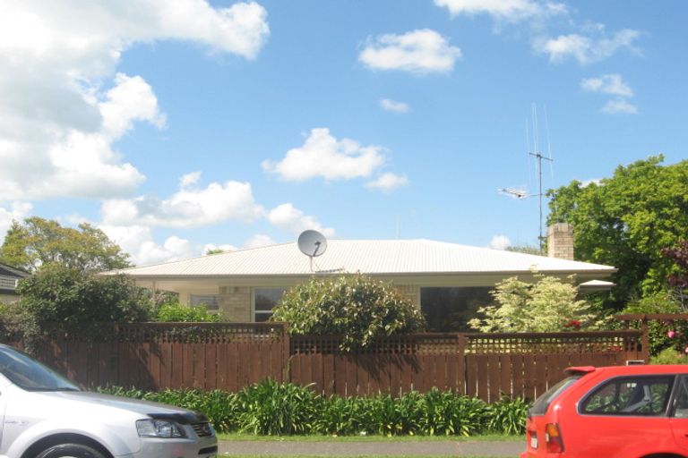 Photo of property in 77 Taylor Street, Cambridge, 3434