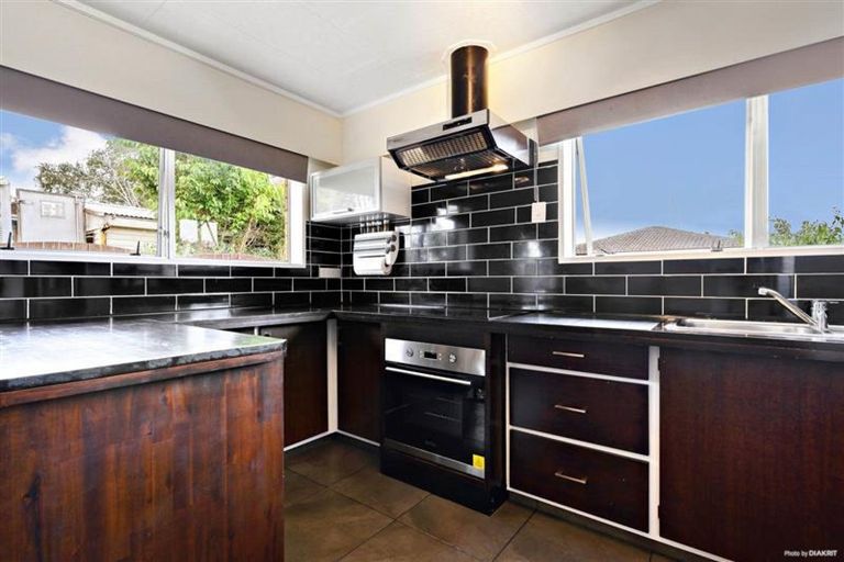 Photo of property in 17 Helms Place, Manurewa, Auckland, 2102
