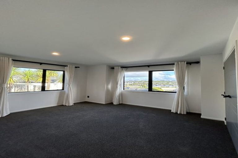 Photo of property in 4 Flavell Drive, Orewa, 0931
