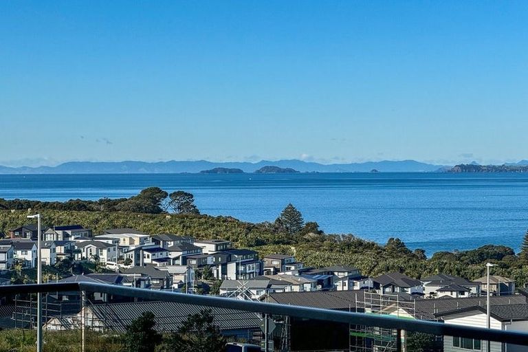 Photo of property in 8 Koheru Place, Long Bay, 0630
