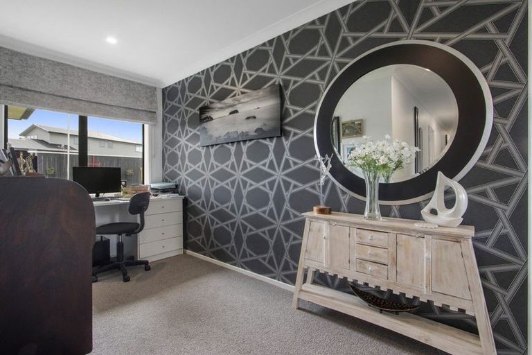 Photo of property in 19 Wairere Rise, Omokoroa, 3114