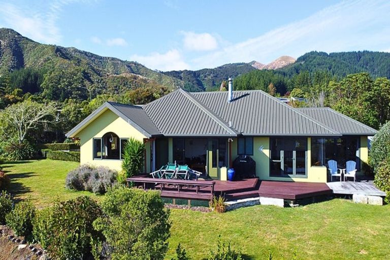 Photo of property in 28 Nyhane Drive, Ligar Bay, Takaka, 7183