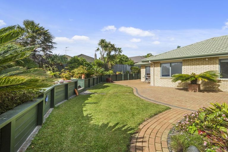 Photo of property in 214 Kilkenny Drive, East Tamaki Heights, Auckland, 2016