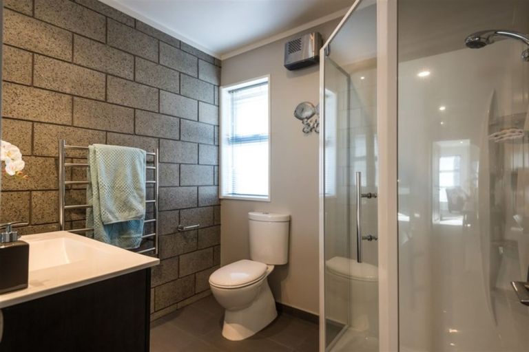 Photo of property in 142 Holly Road, St Albans, Christchurch, 8014