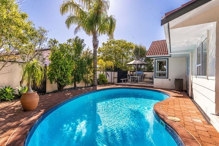 Photo of property in 175 Chelsea View Drive, Chatswood, Auckland, 0626